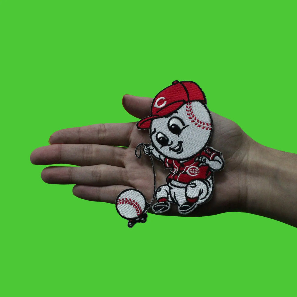 2-Cincinnati Reds Embroidered iron on patches 3x 3 Beautiful 2-Cincinnati Reds Embroidered iron on patches 3x 3 Beautiful