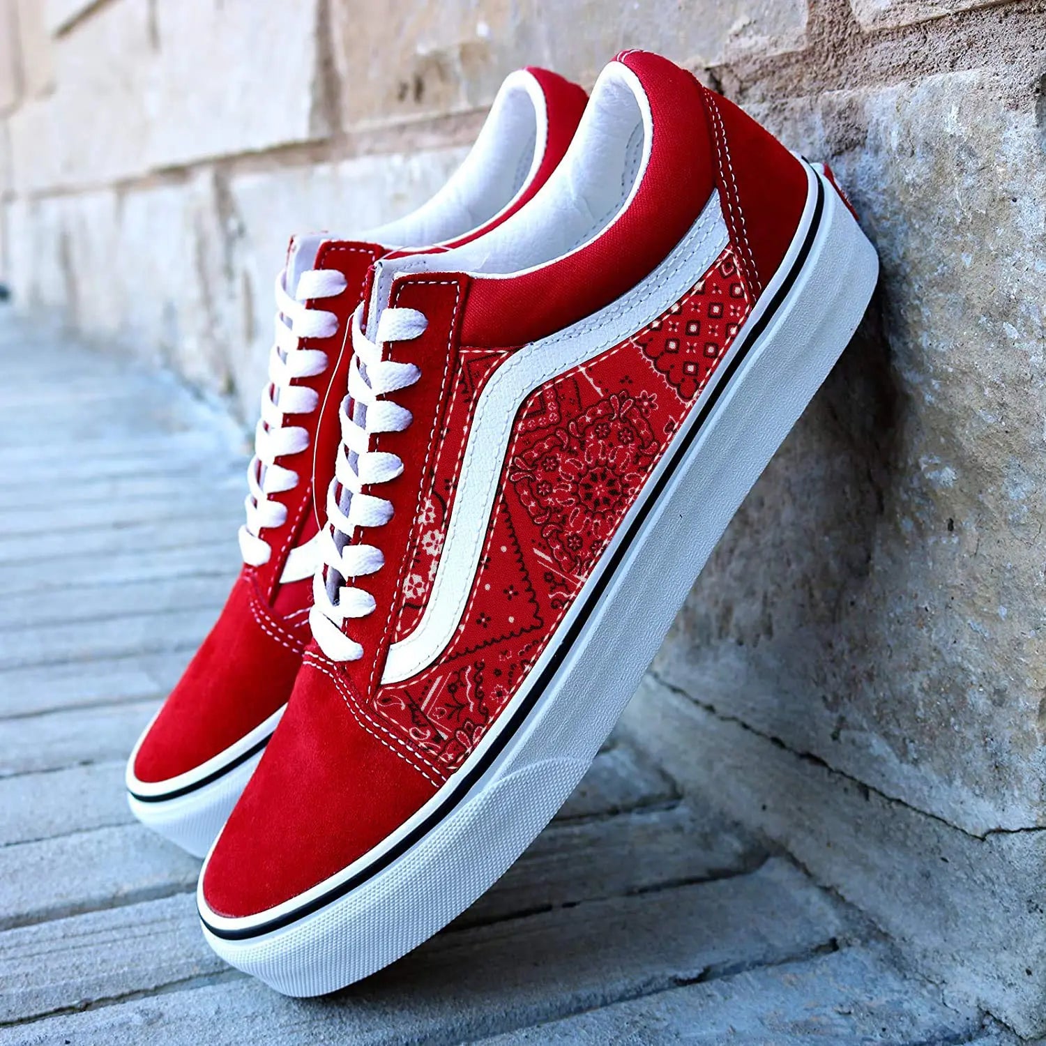 Red old skool store vans mens